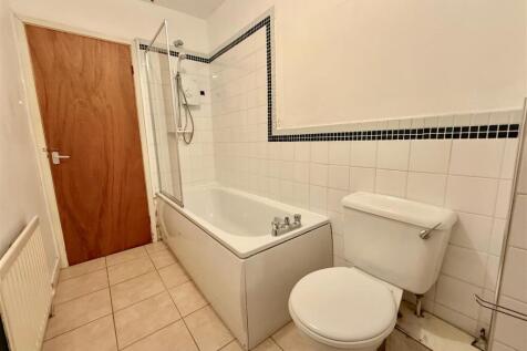BATHROOM 83 A