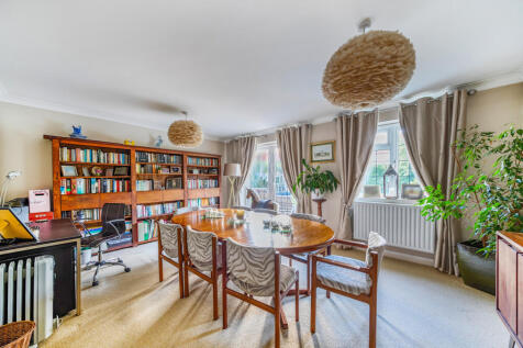 1342757-4-68bf3e9...