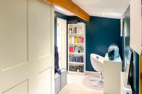 Annexe / Dressing Area