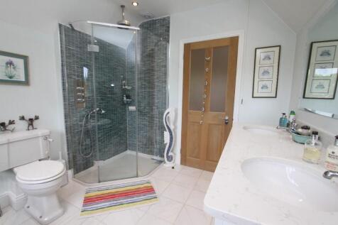 Bath/Shower Room 