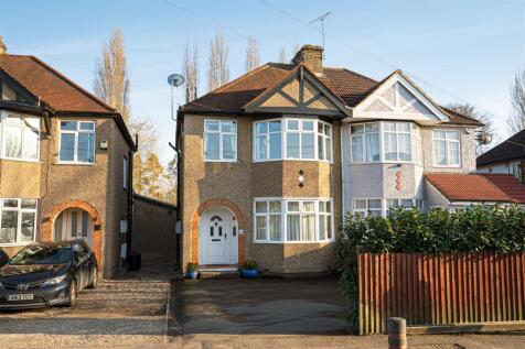 Front Elevation/Driveway