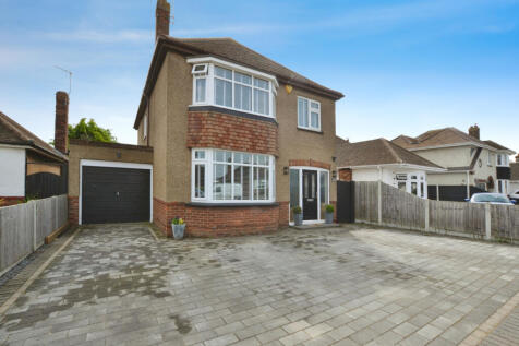 STUNNING FOUR BEDROOM DETACHED HOUSE FOR SALE