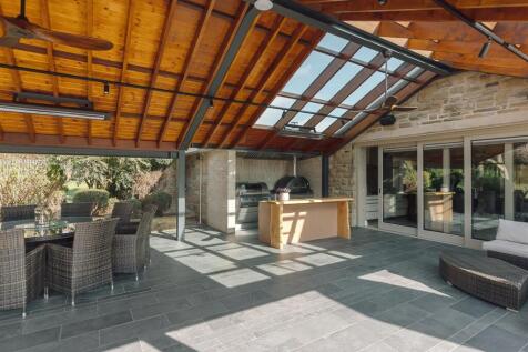 Outdoor Kitchen