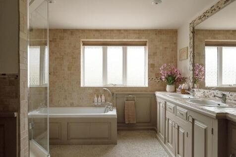 Jack &amp; Jill Bathroom