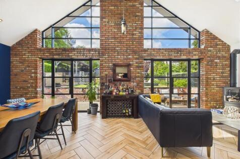 CAM02739G0-PR0244-STILL047 - WEBSITE.jpg