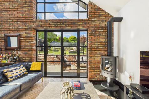 CAM02739G0-PR0244-STILL049 - WEBSITE.jpg