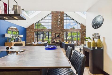 CAM02739G0-PR0244-STILL044 -  WEBSITE.jpg