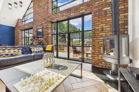 CAM04279G0-PR0120-STILL051 - WEBSITE.jpg