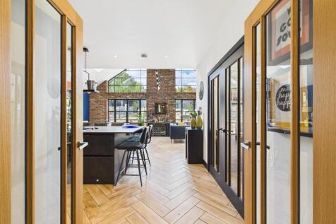 CAM02739G0-PR0244-STILL037 - WEBSITE.jpg