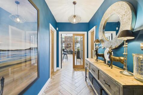 CAM02739G0-PR0244-STILL034 - BROCHURE.jpg