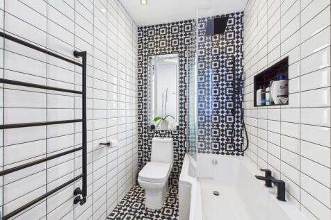 CAM02739G0-PR0244-STILL029 - BROCHURE.jpg