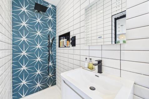 CAM02739G0-PR0244-STILL010 - bROCHURE.jpg