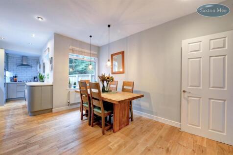 428 Springvale Rd - dining room 2977.jpg