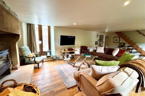 Lower Farm Sitting room v.jpg