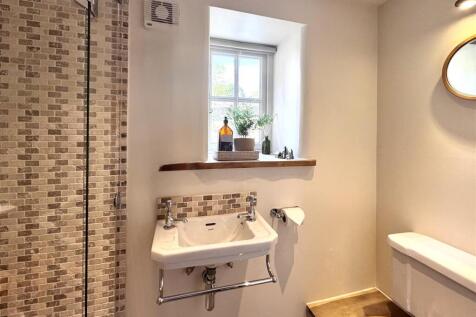 Boot room shower room.jpg