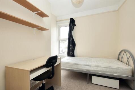 bedroom 4.jpg