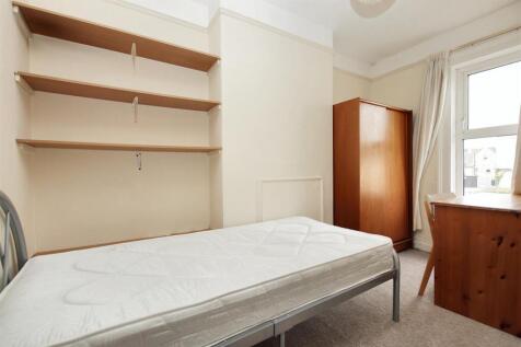 bedroom 5.jpg