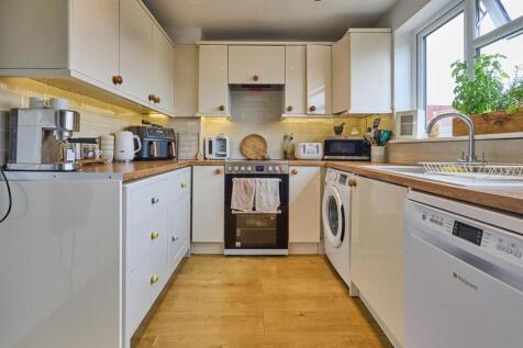 DINING KITCHEN TO REAR