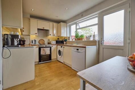 DINING KITCHEN TO REAR