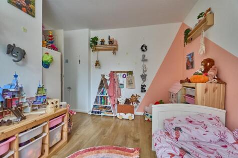 8 Borrowdale Close ES 18.jpg