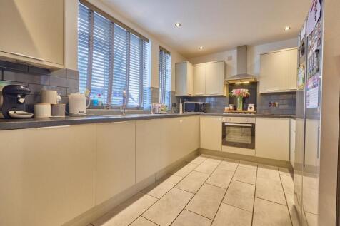 Refitted breakfast kitchen to front
