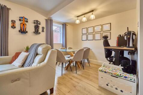 L shaped through lounge dining room to rear