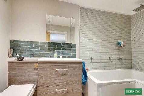 Bedroom 1 En-suite