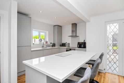 Open plan kitchen/dining room