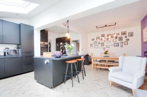 Open Plan Fitted Living Dining Kitchen