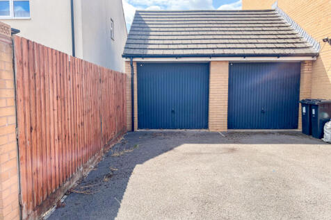 Garage/Tandem Parkin