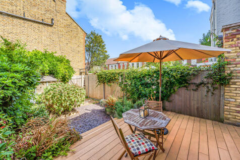 150 Northcroft Ro...