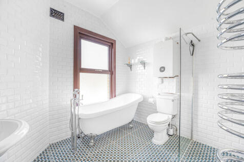 150 Northcroft Ro...