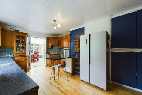 Kitchen/Breakfast Area