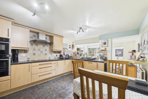 Kitchen/Breakfast Area