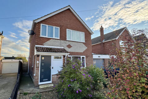 3 Bedroom House - link detached for Sale