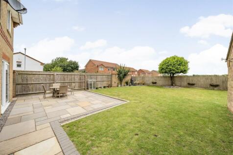 REAR GARDEN.jpg