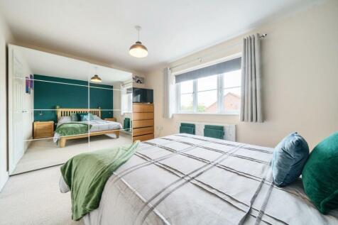MASTER BEDROOM.jpg