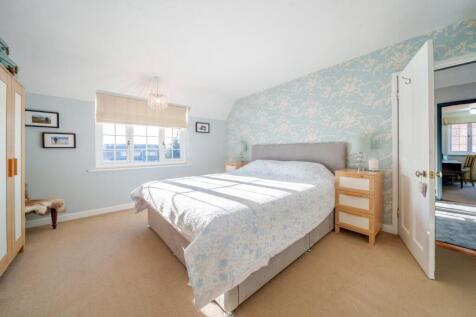MASTER BEDROOM.jpg