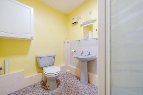 2nd view SHOWER UTILITY ROOM.jpg