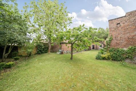 2nd view REAR GARDEN.jpg