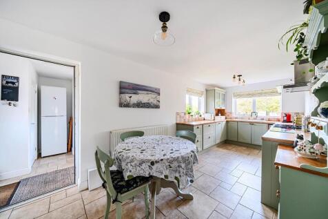 Kitchen Dining 2.jpg