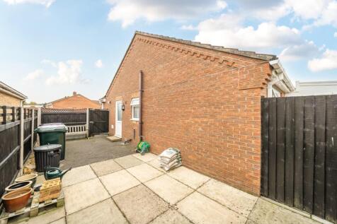 SIDE COURTYARD,  POTENTIAL EXTRA PARKING.jpg