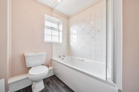 2nd view BATHROOM.jpg