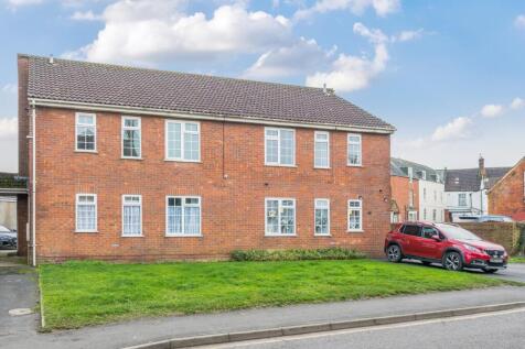 2nd view PROPERTY FROM ROAD.jpg