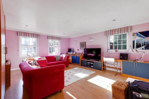 Family Room a.JPG