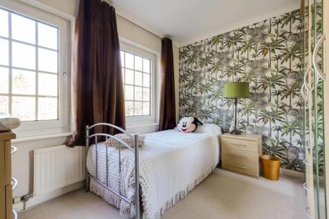 Small back bedroom.JPG