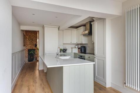 90 High St Kitchen-6.jpg