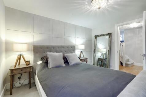 Master bedroom b.JPG