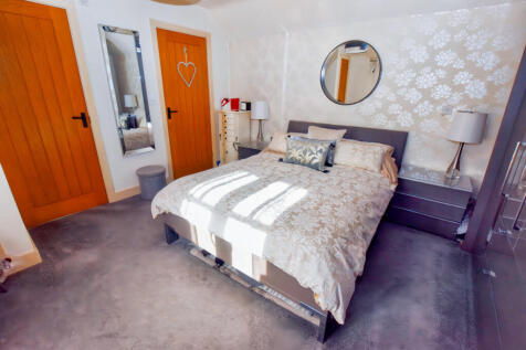 Principal Bedroom...