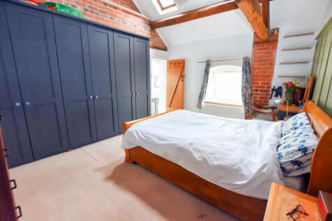 Principal Bedroom...